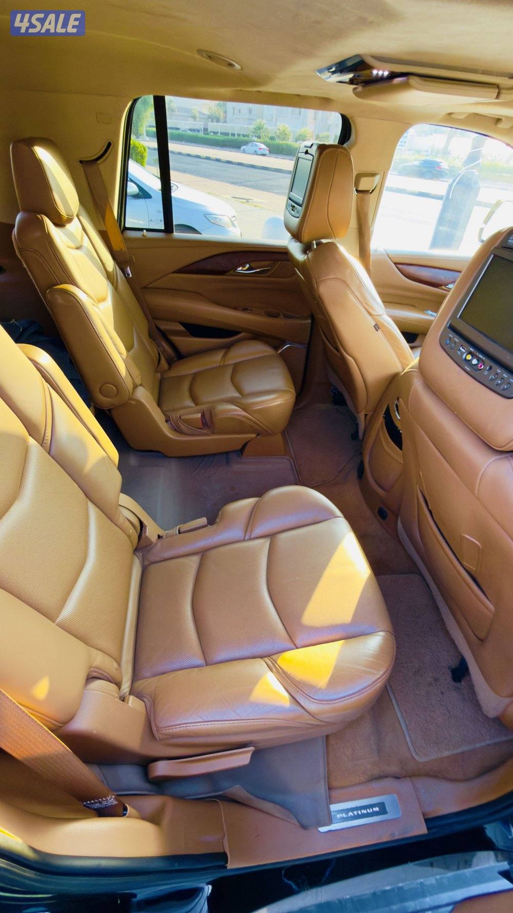 كاديلاك اسكاليد بلاتينيوم موديل 2016 نضيف جدا وارد امريكا2