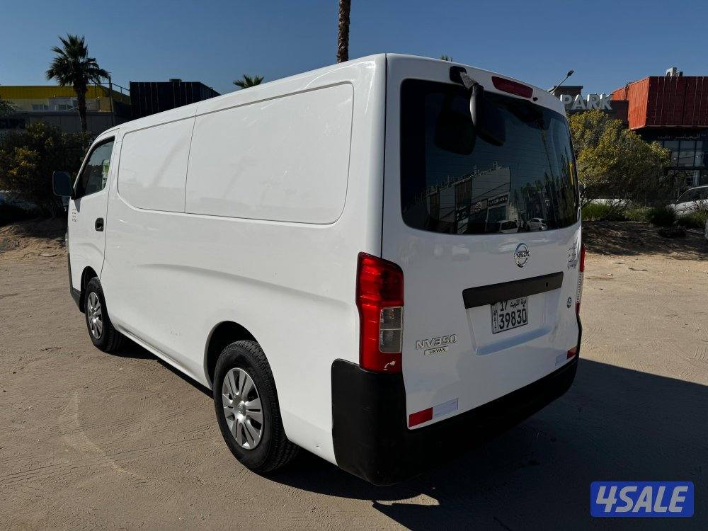 للبيع باص نيسان قير تماتيك 20203