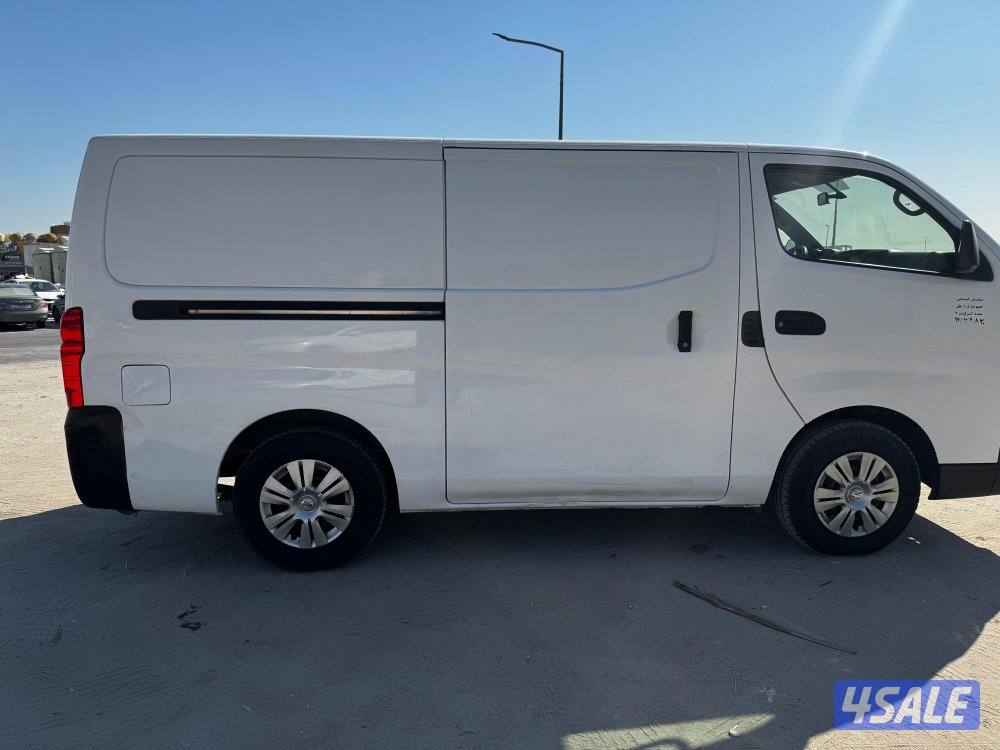 للبيع باص نيسان قير تماتيك 20206