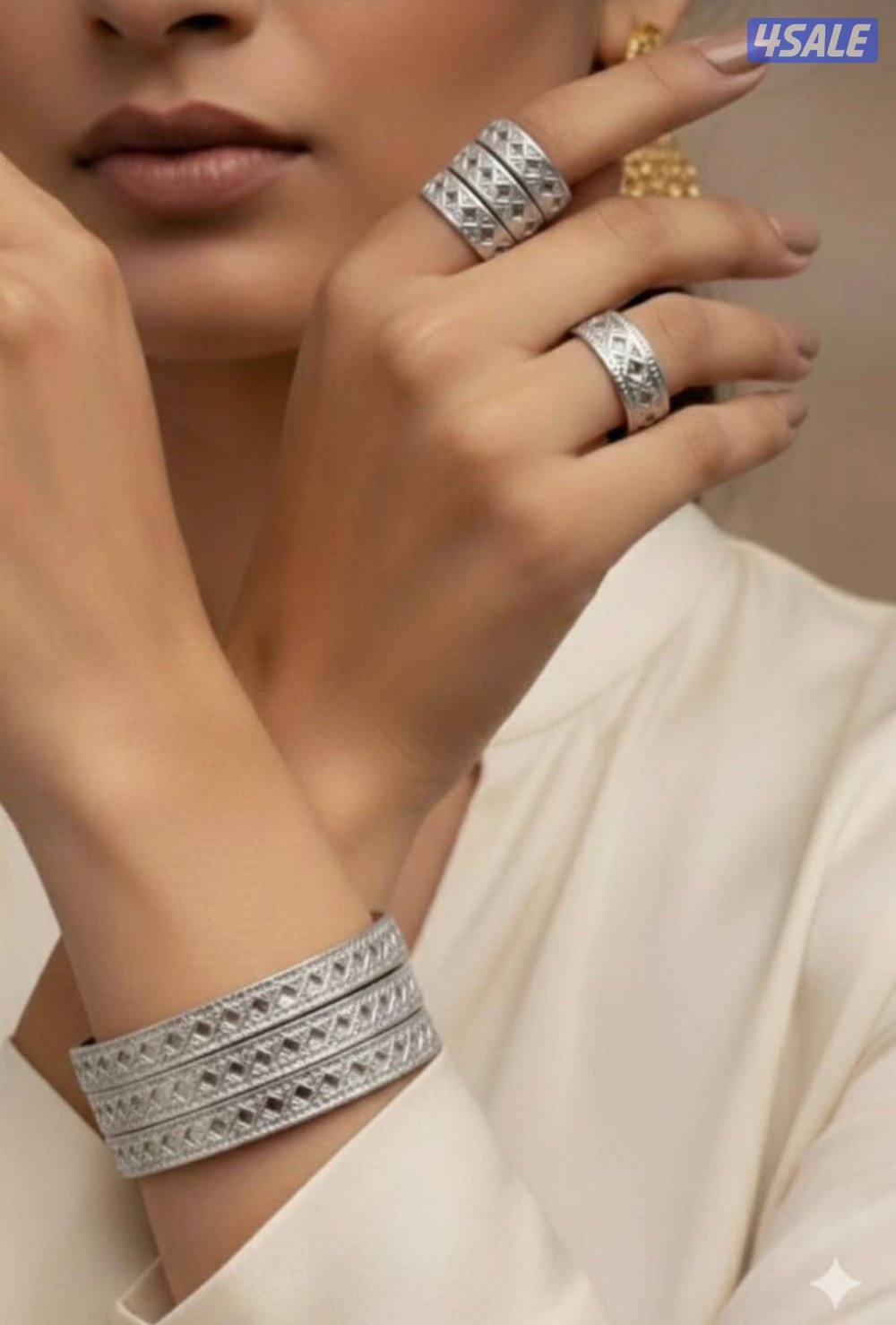 لبيع الساعات والاكسسوار شي مرتب13