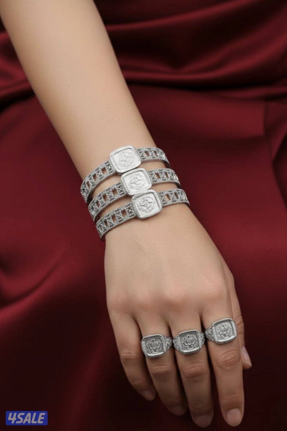 لبيع الساعات والاكسسوار شي مرتب15