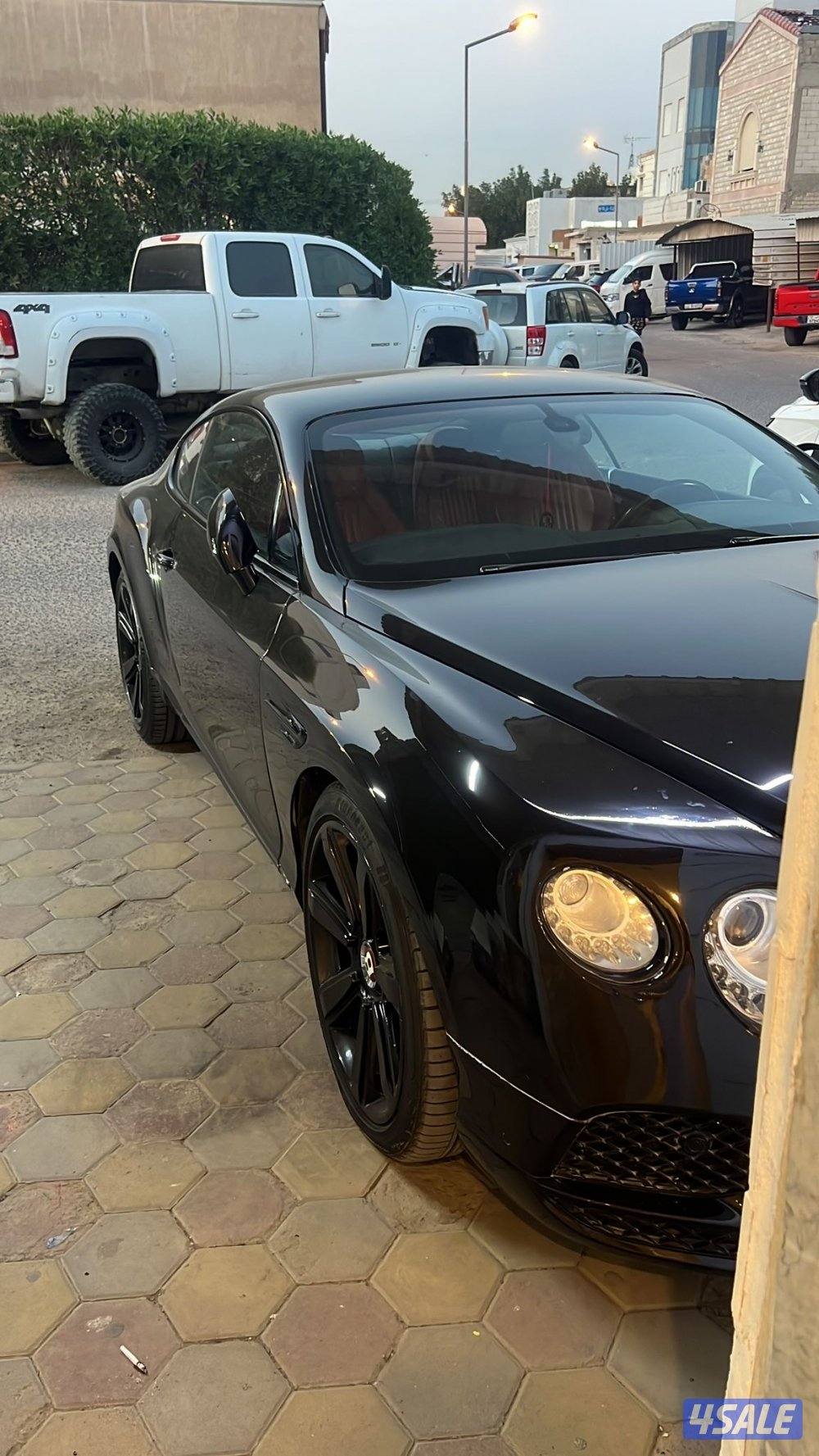 للبيع بنتلي 2016ماشي 170الف وارد قطر عليها استيكر اسود الللون الاساسي1