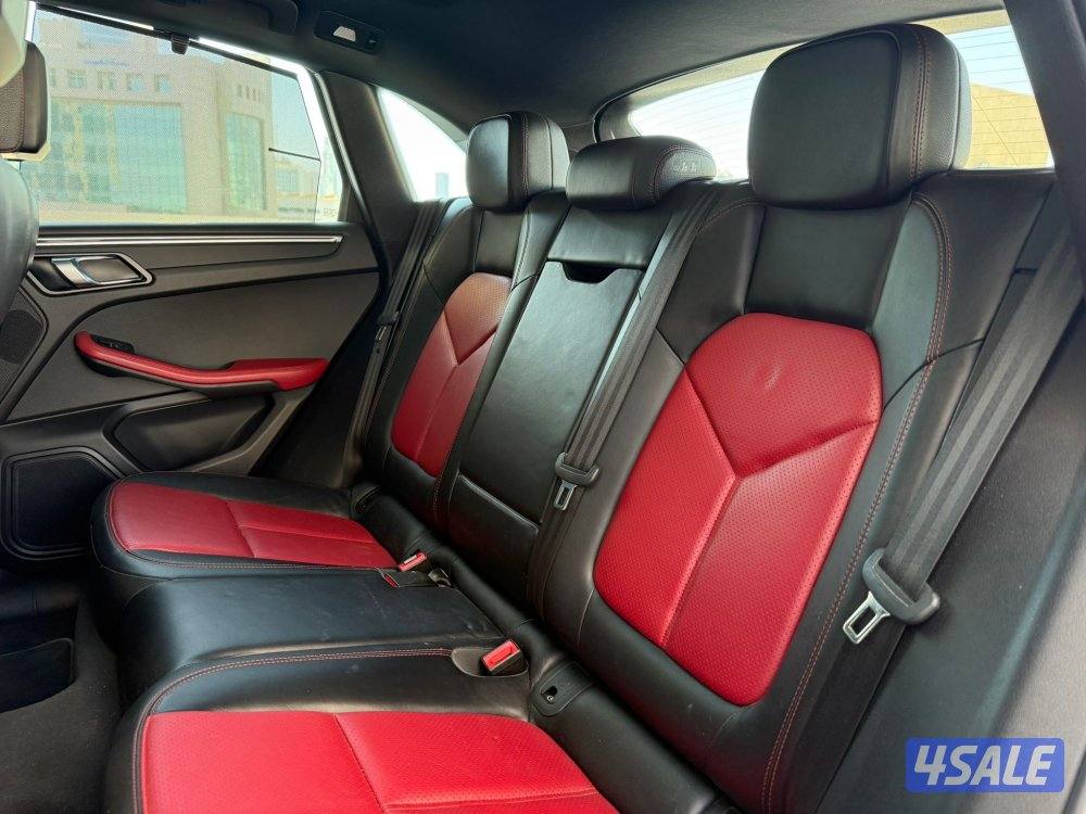 بورشهMACCAN موديل2018 عداد88الف وارد بهبهاني سيرفس منتظم10