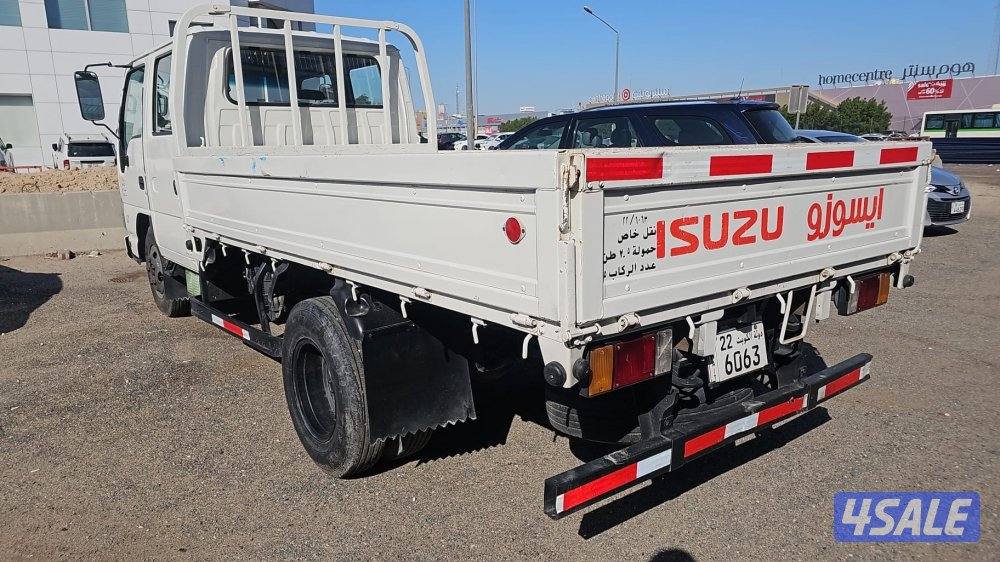 للبيع هاف لوري ايسوزو 5راكب2