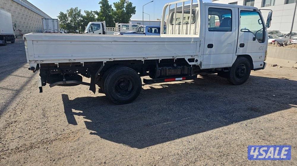 للبيع هاف لوري ايسوزو 5راكب3