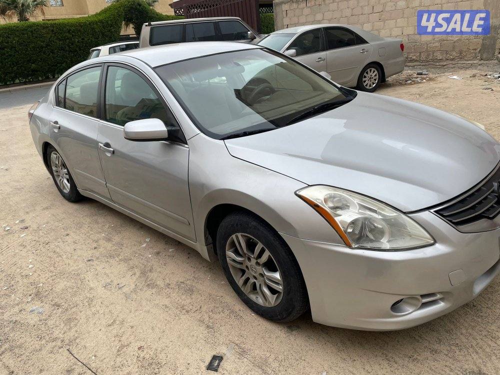 للبيع التيما 2011 بحالة جيدة5