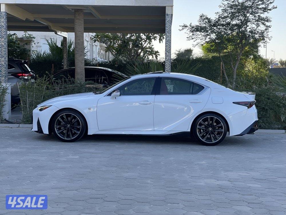 لكزس is350 FSPORT صبغ الوكاله موديل 20232