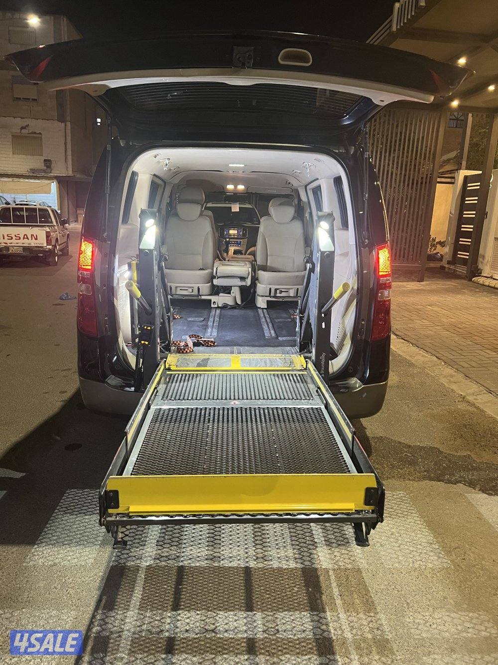 للبيع هيونداي h1  ماشي١١٨ الف كيلو صبغ وكاله شرط الفحص بالكامل ا3