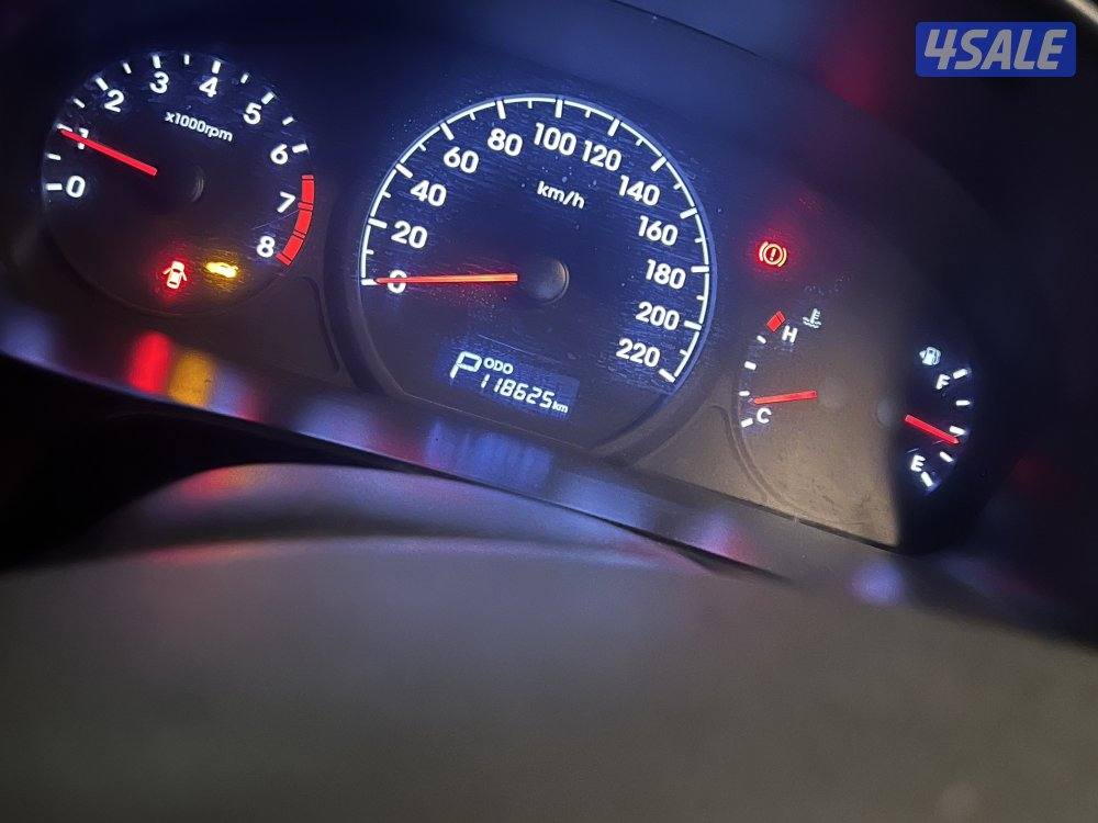 للبيع هيونداي h1  ماشي١١٨ الف كيلو صبغ وكاله شرط الفحص بالكامل ا5