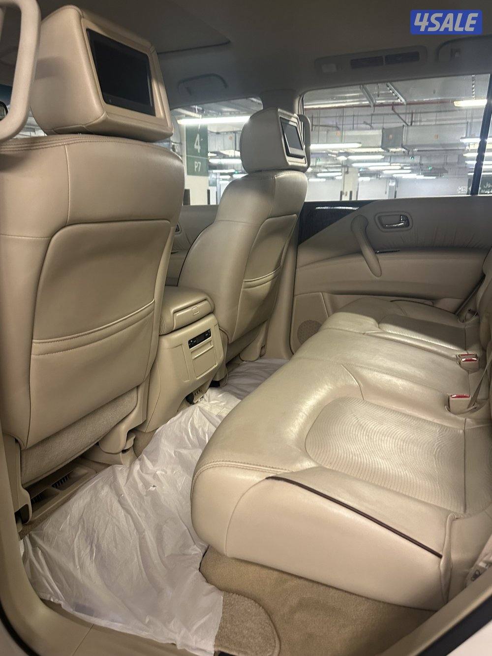 للبيع نيسان ستي 8 سلندر  حجم المكينه 320 جلد شرط الفحص6