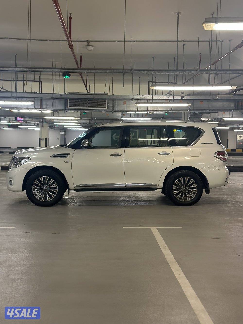 للبيع نيسان ستي 8 سلندر  حجم المكينه 320 جلد شرط الفحص0