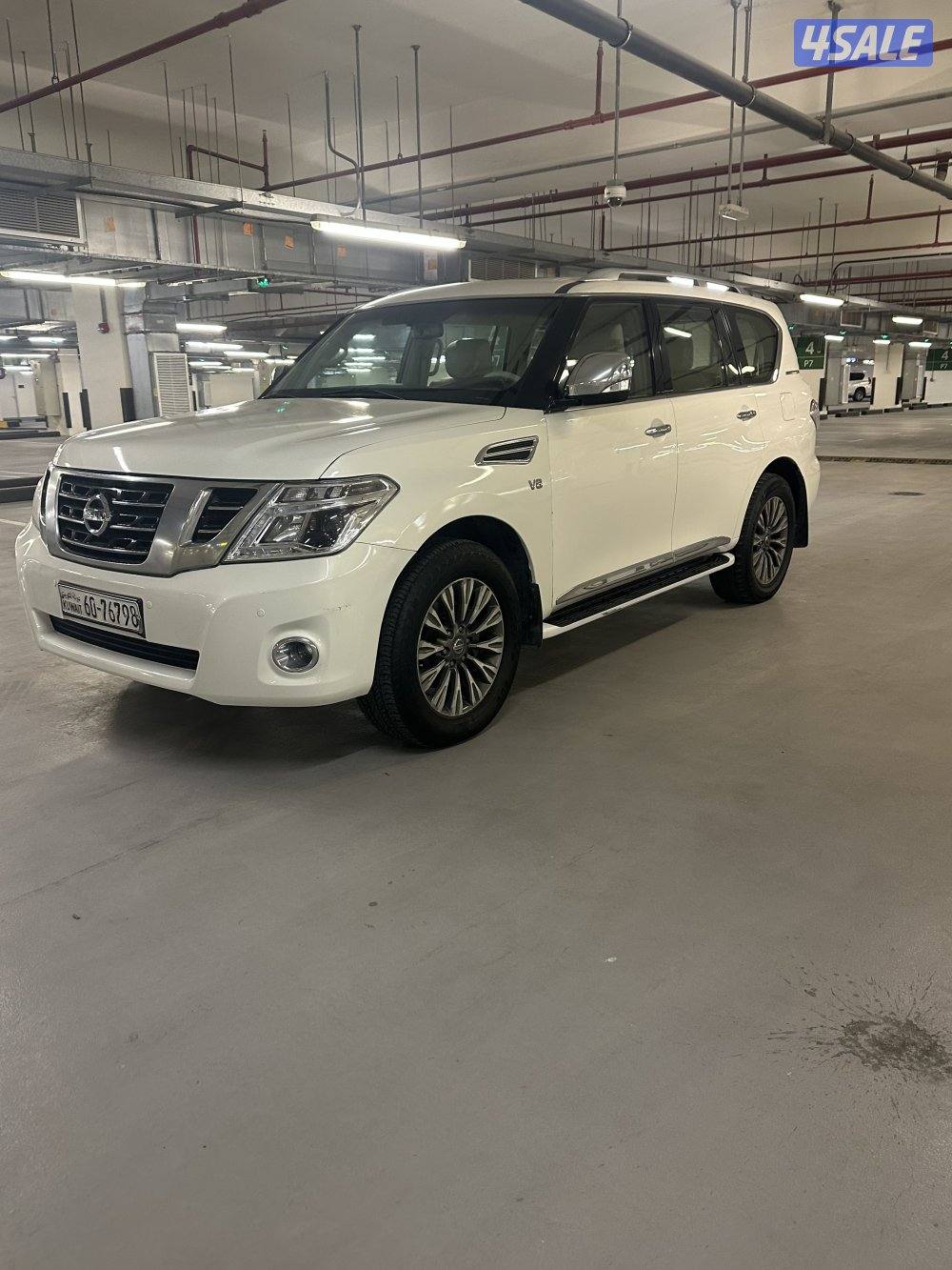 للبيع نيسان ستي 8 سلندر  حجم المكينه 320 جلد شرط الفحص3