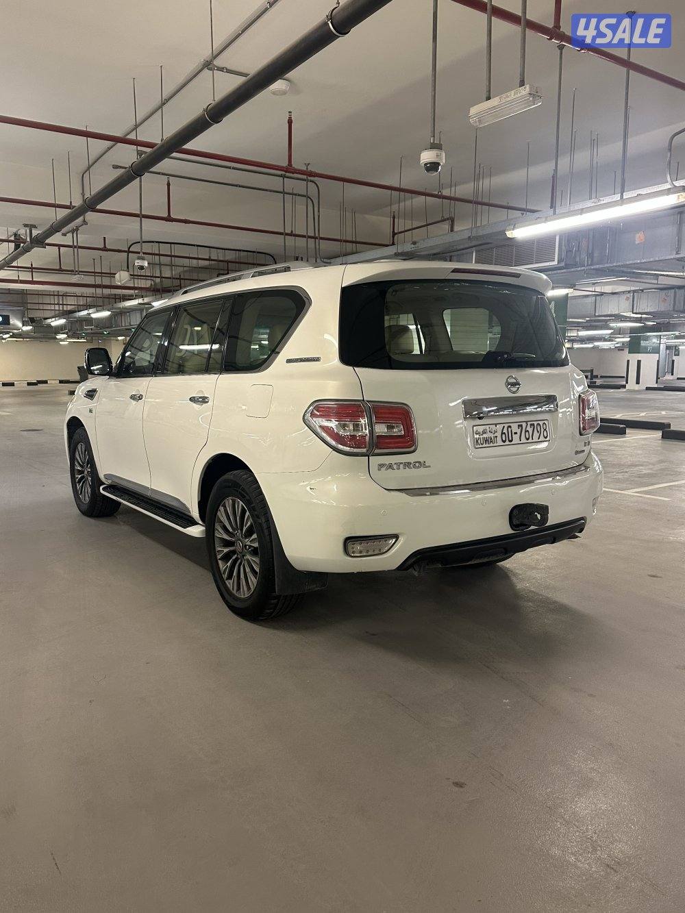 للبيع نيسان ستي 8 سلندر  حجم المكينه 320 جلد شرط الفحص4