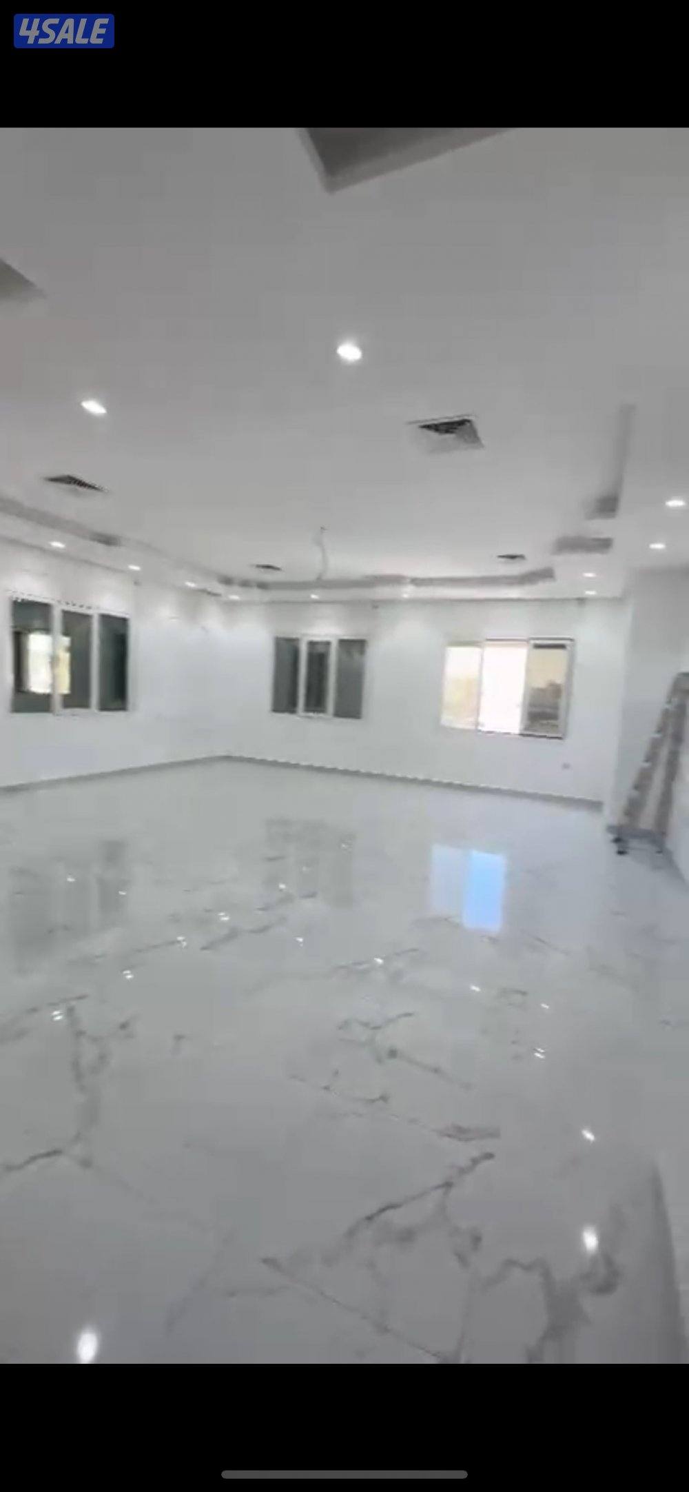 للايجار دور كامل جابر الاحمد تشطيب جديدانا ساكن سوبر لوكس0