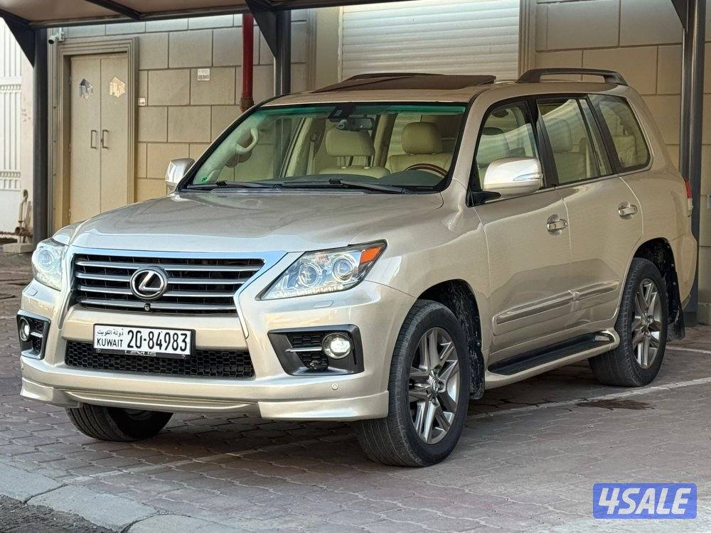 للبيع جيب لكزس ٢٠١٣1