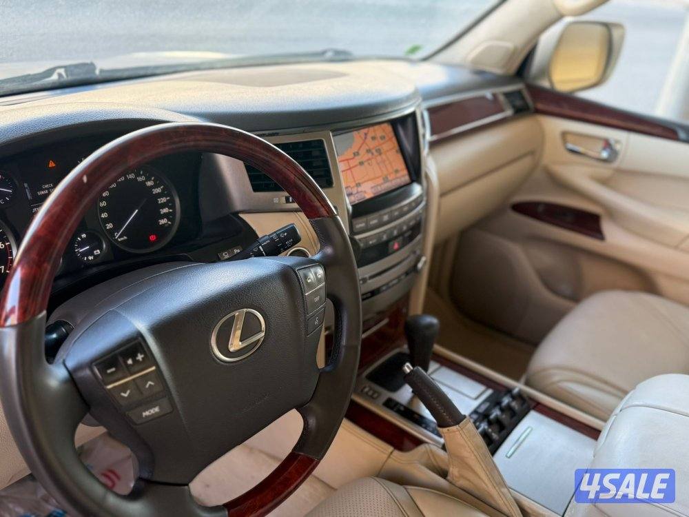 للبيع جيب لكزس ٢٠١٣5