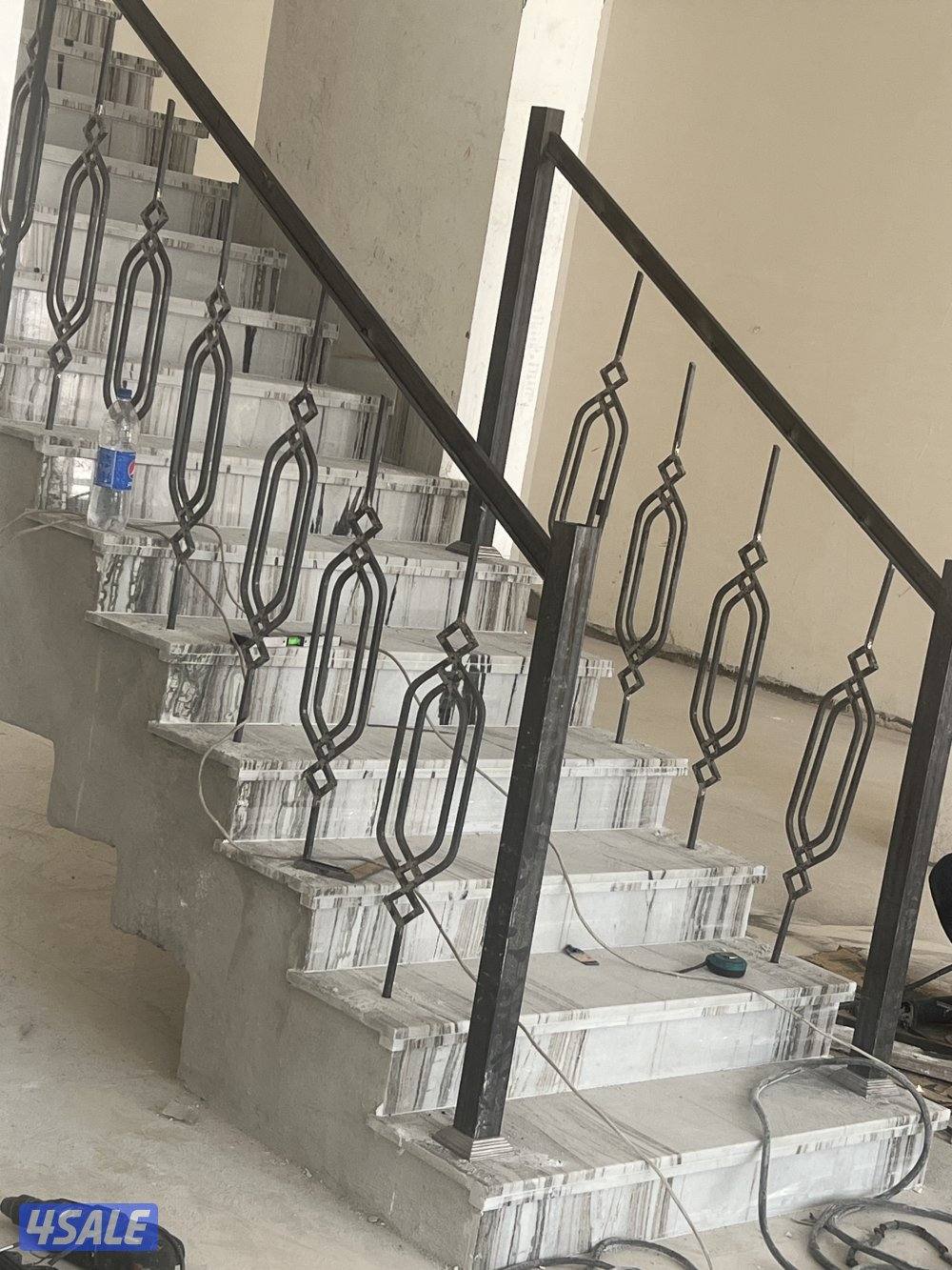 I work with iron! Make  Mujallah and Devniya and parking 🚗 cars.1