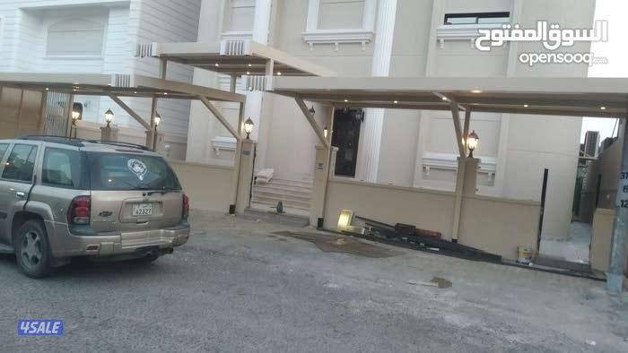 I work with iron! Make  Mujallah and Devniya and parking 🚗 cars.5