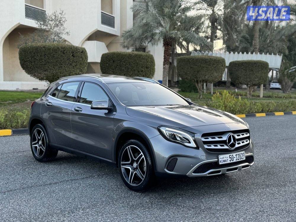 مرسيدس GLA250 موديل 2018 عداد 34 فقط1