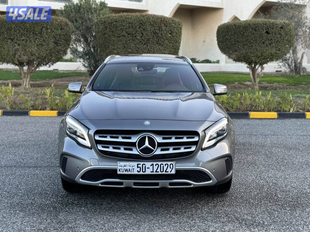 مرسيدس GLA250 موديل 2018 عداد 34 فقط2