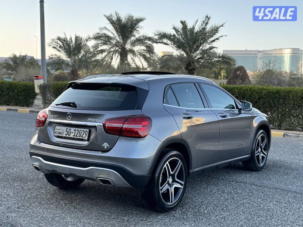 مرسيدس GLA250 موديل 2018 عداد 34 فقط3