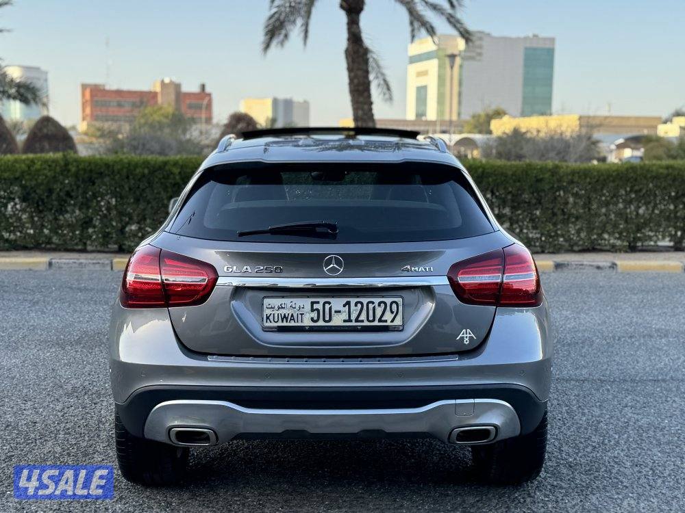 مرسيدس GLA250 موديل 2018 عداد 34 فقط6