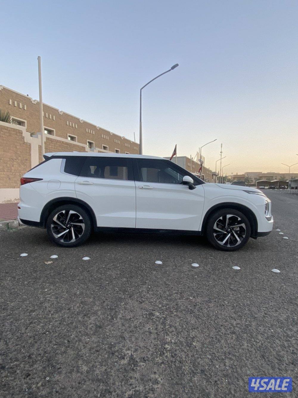 للبيع اوتلاندر ٢٠٢٣4