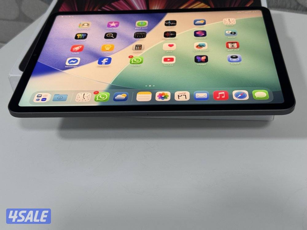 ايباد برو m1 مساحة 256 مع الكرتون والشاحن 11 انش2