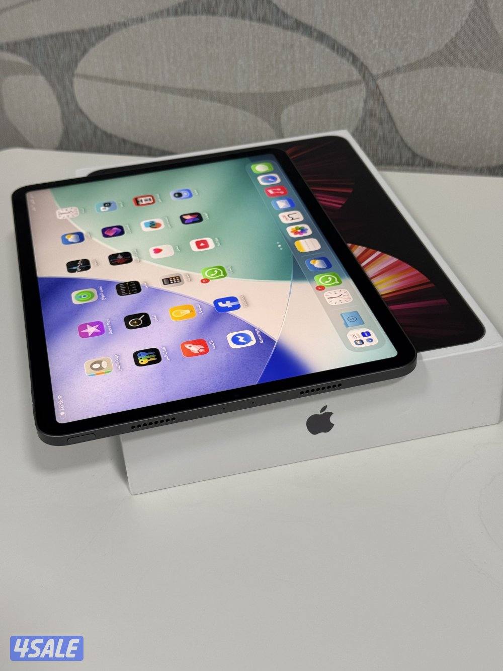ايباد برو m1 مساحة 256 مع الكرتون والشاحن 11 انش6