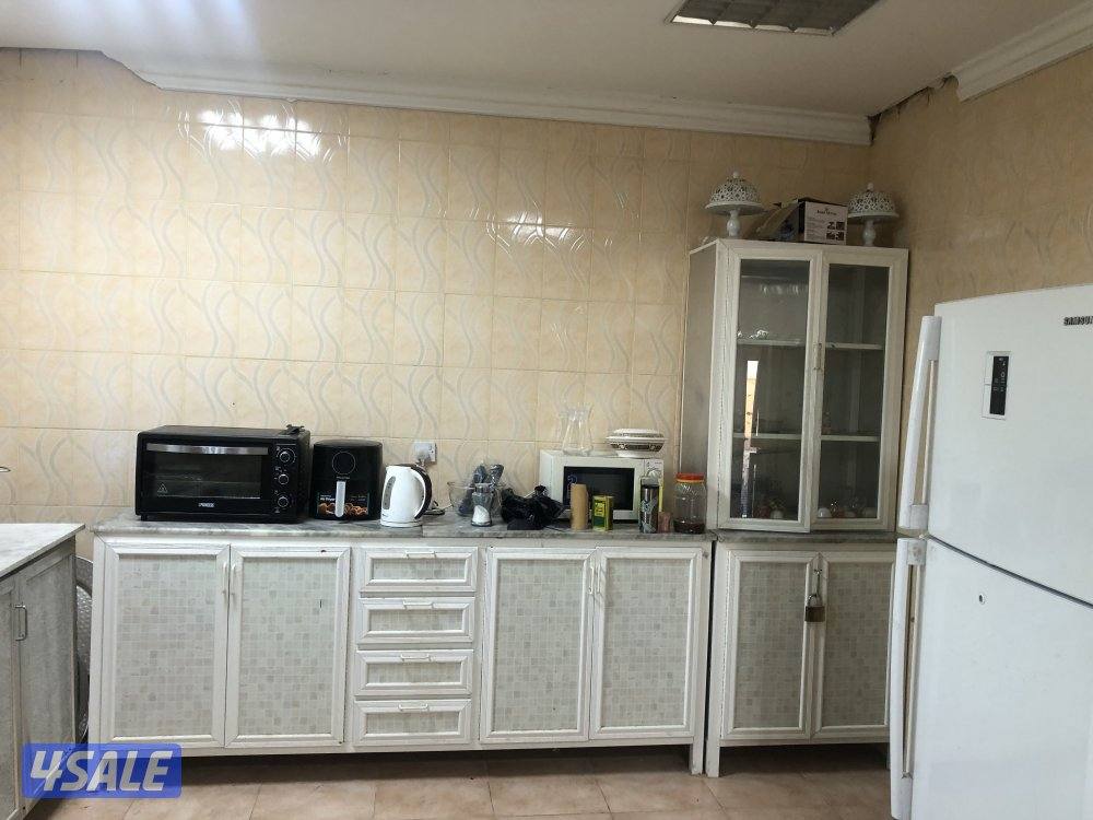 لتنازل عن جاخور قطعة 12قريب الشارع عبارة عن ديوانية وصالة وغرفتين9