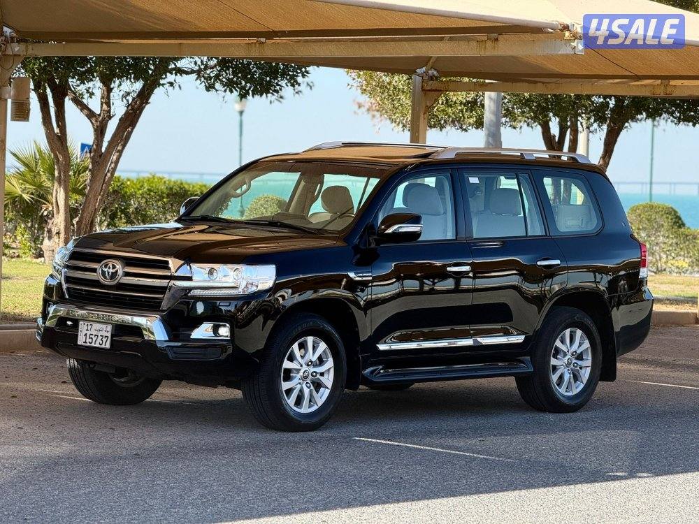للبيع : تويوتا لاند كروزر V6  موديل : 2020 عداد : 52 الف0