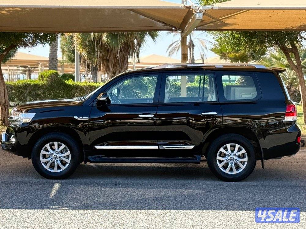 للبيع : تويوتا لاند كروزر V6  موديل : 2020 عداد : 52 الف1