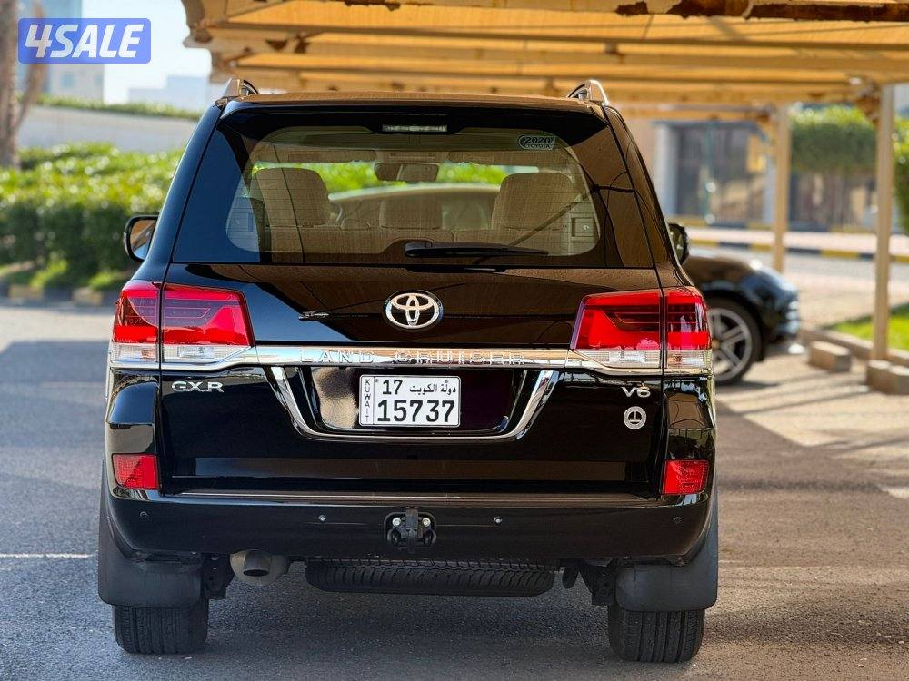 للبيع : تويوتا لاند كروزر V6  موديل : 2020 عداد : 52 الف4