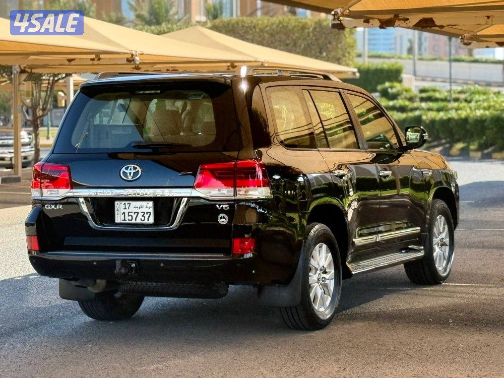 للبيع : تويوتا لاند كروزر V6  موديل : 2020 عداد : 52 الف3