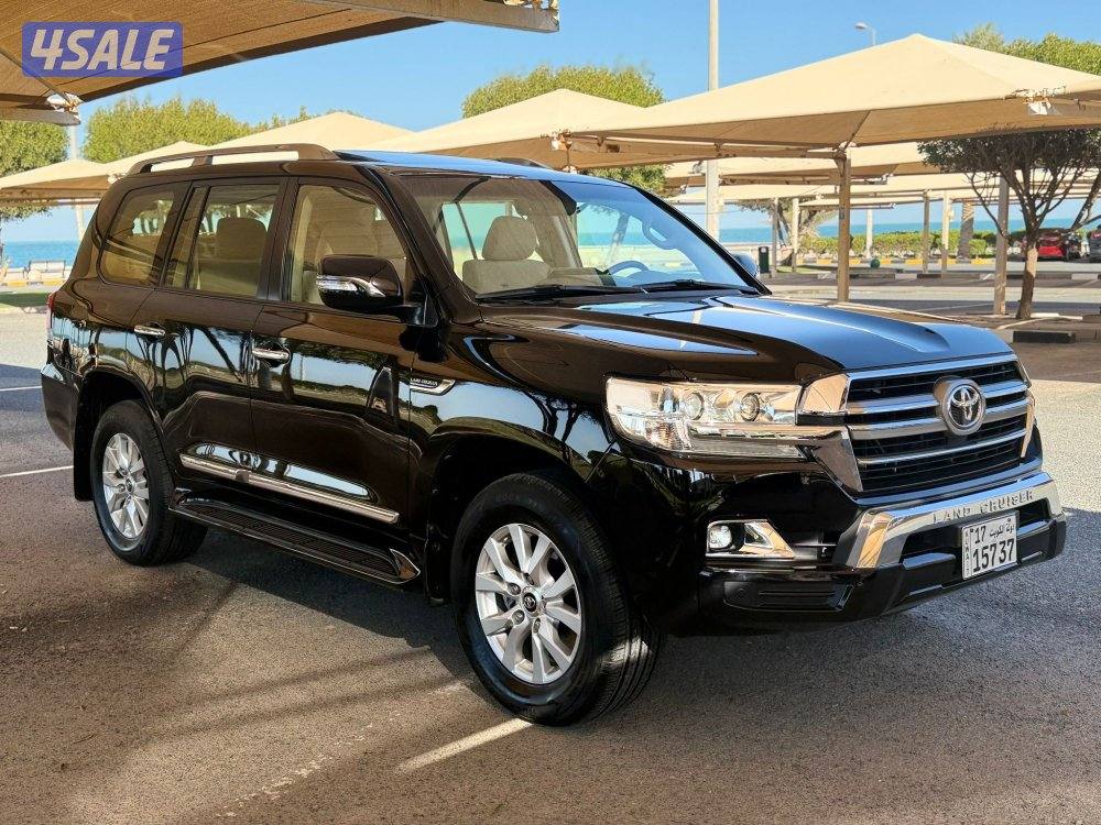 للبيع : تويوتا لاند كروزر V6  موديل : 2020 عداد : 52 الف6