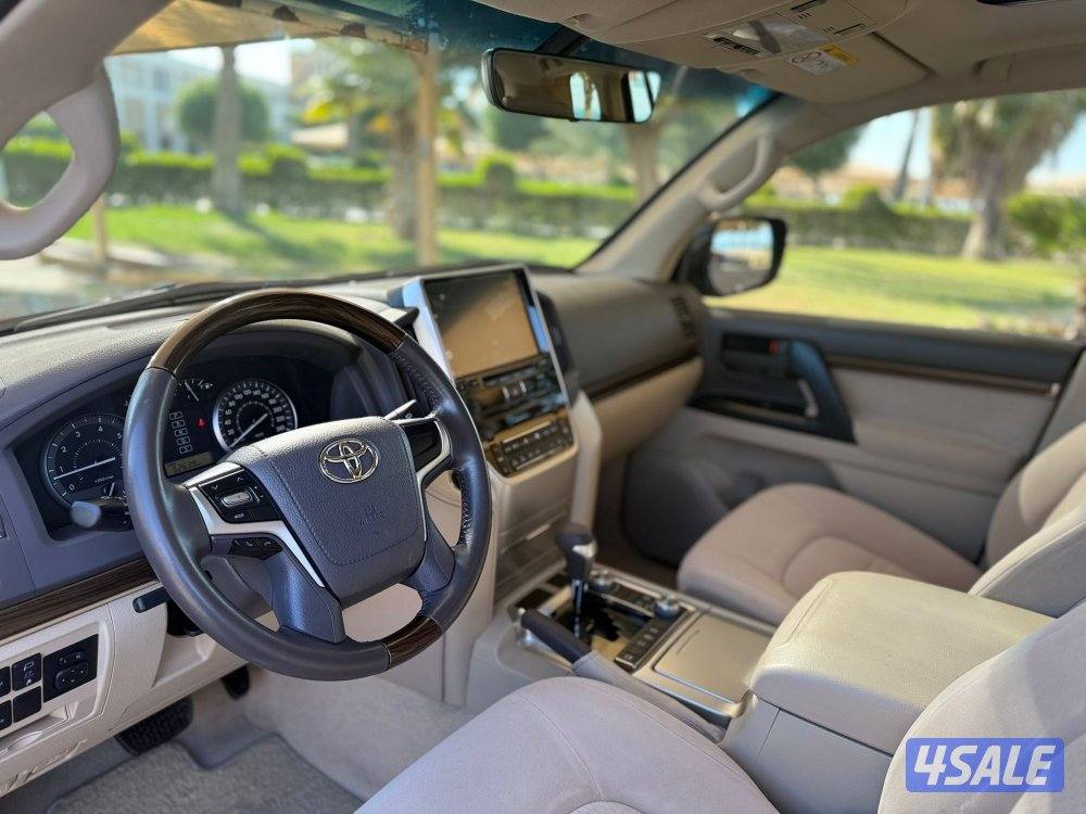 للبيع : تويوتا لاند كروزر V6  موديل : 2020 عداد : 52 الف7