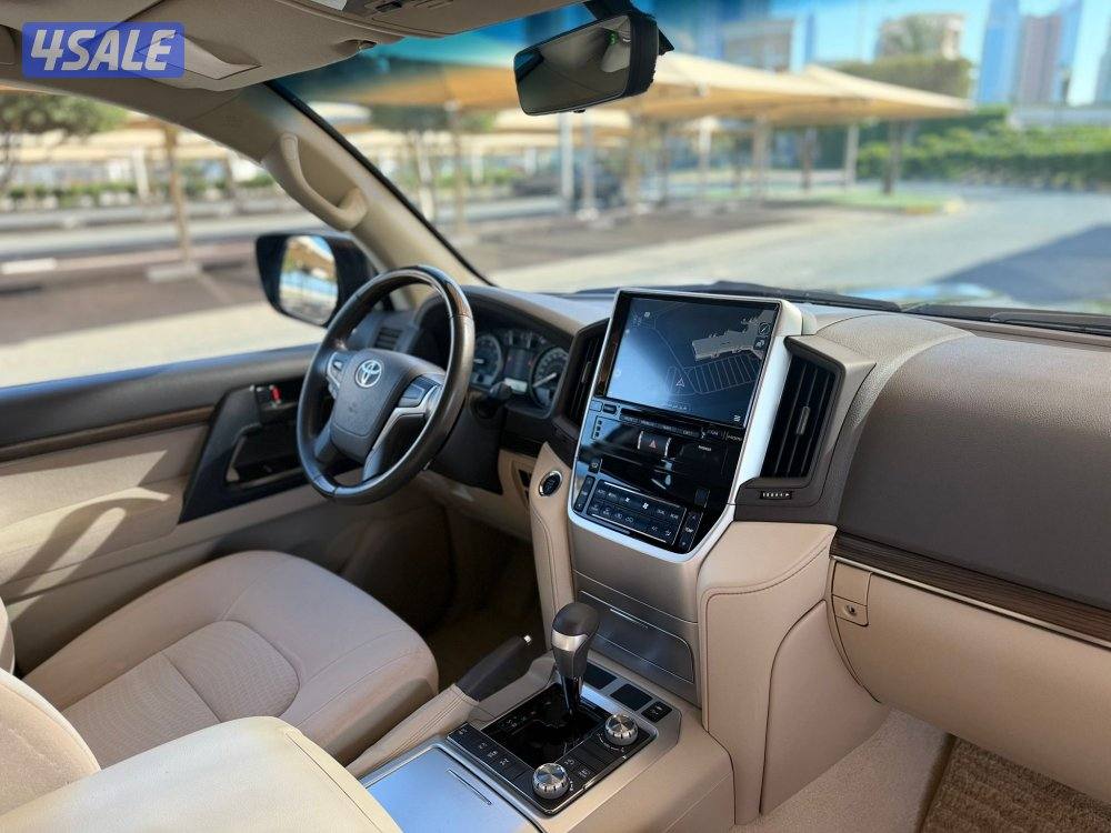 للبيع : تويوتا لاند كروزر V6  موديل : 2020 عداد : 52 الف9