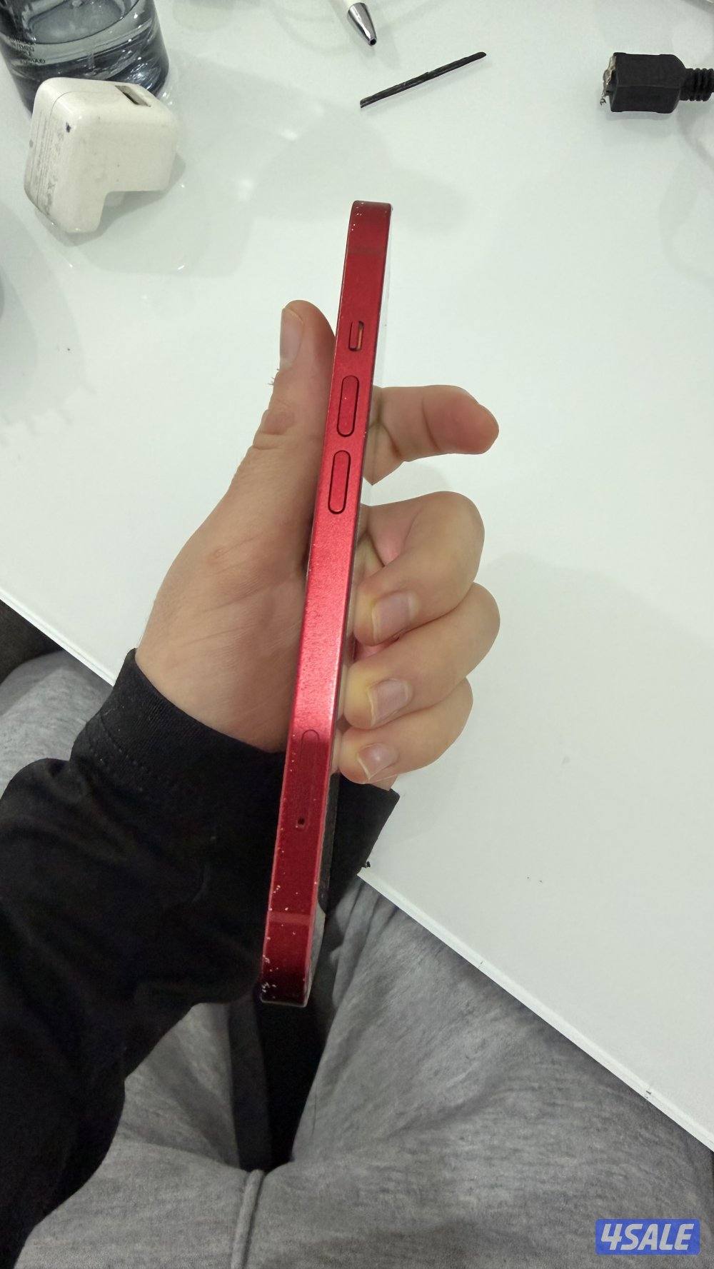 آيفون ١٣ عادي بطاريه ٧٤ مو مفتوح3