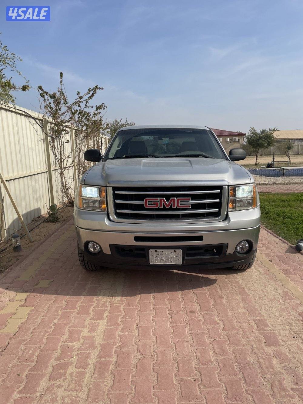 للبيع وانيت جمس دبل قير فر قماره ونصف بهبهاني تشغيل عن بعد ماشي 4201