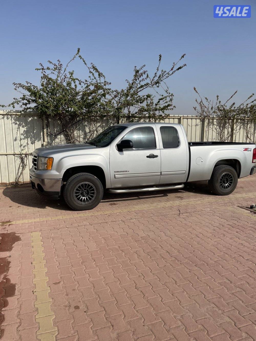 للبيع وانيت جمس دبل قير فر قماره ونصف بهبهاني تشغيل عن بعد ماشي 42010