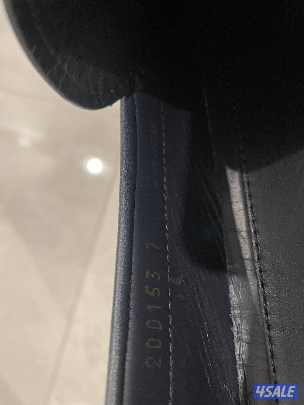 البيع جواتي مستعملة بحالة جيده اصلية PRADA و BALLY3