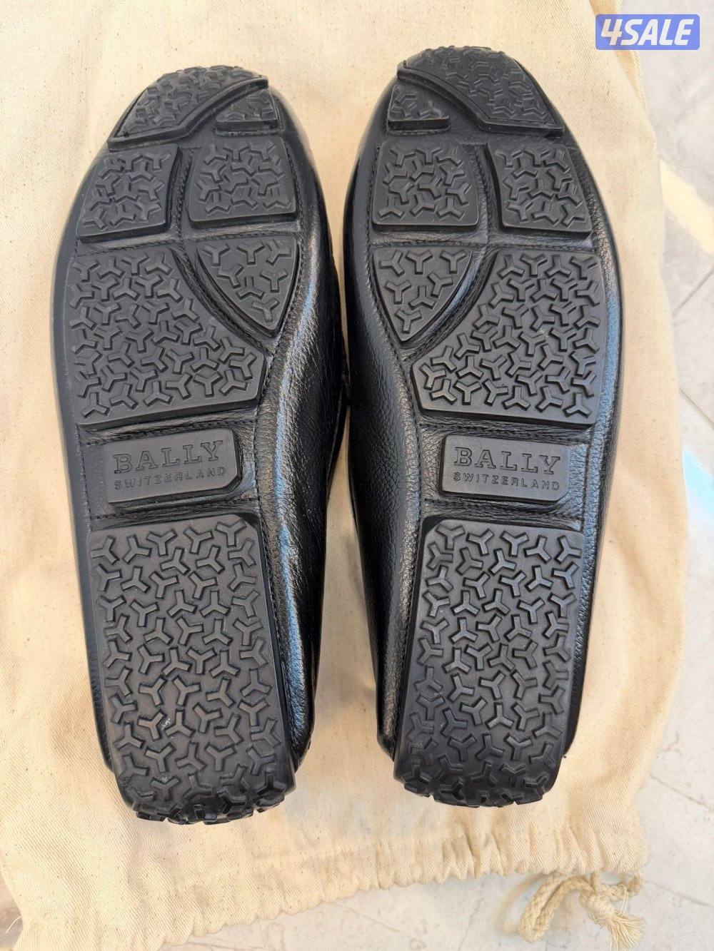 البيع جواتي مستعملة بحالة جيده اصلية PRADA و BALLY5