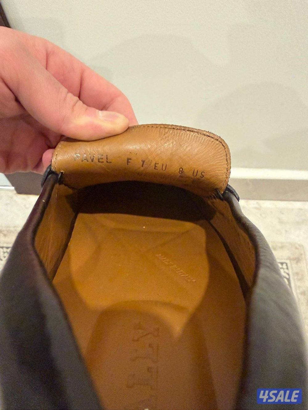 البيع جواتي مستعملة بحالة جيده اصلية PRADA و BALLY7