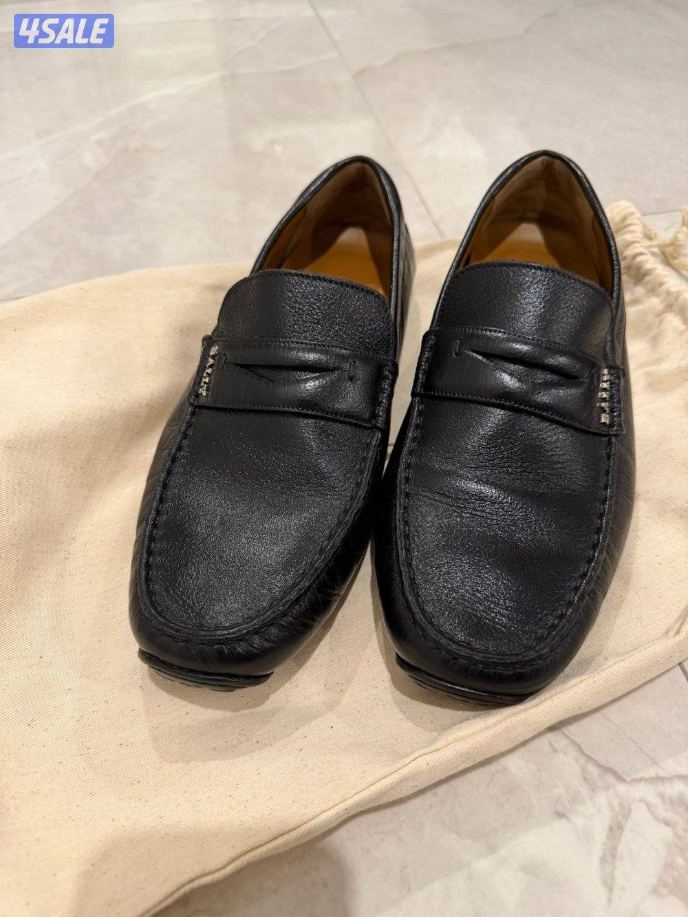 البيع جواتي مستعملة بحالة جيده اصلية PRADA و BALLY8