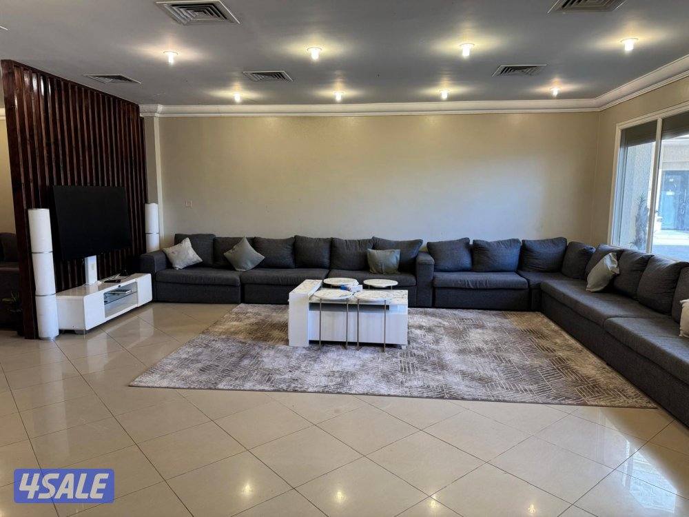 شاليه للإيجار في الخيران مع أطلاله بحريه ٣ ادوار ٦ غرف وصاله كبيره3