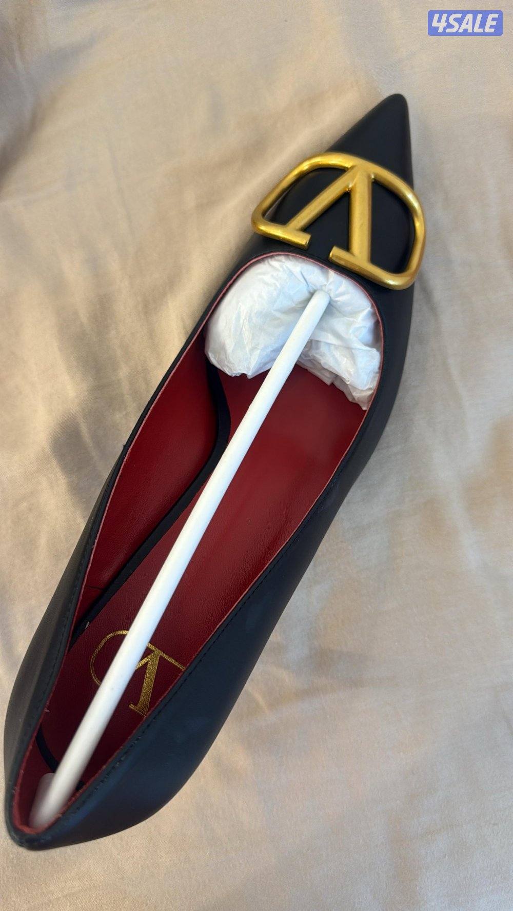 للبيع جوتي جديد فلنتينو اسود0