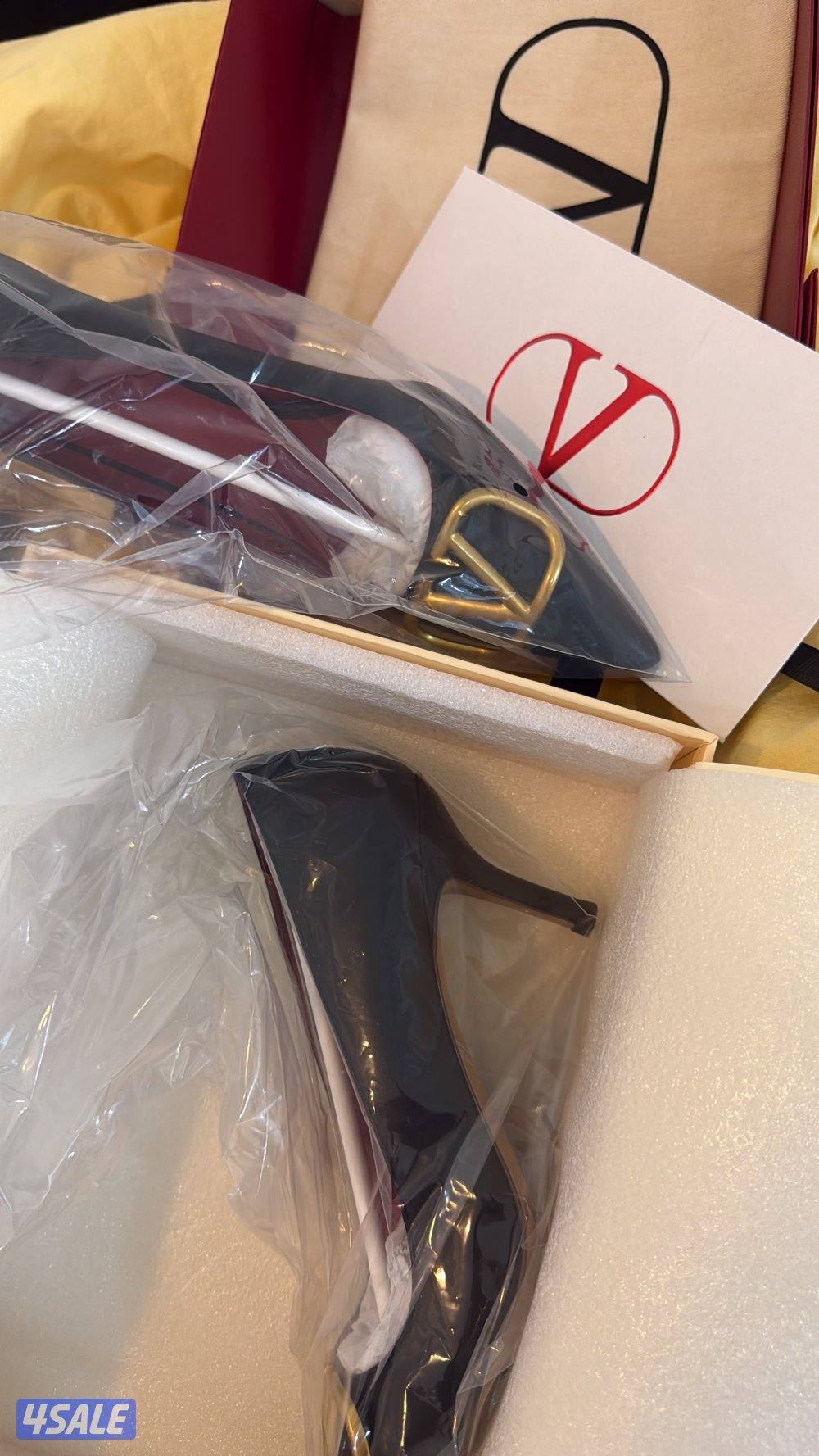 للبيع جوتي جديد فلنتينو اسود3