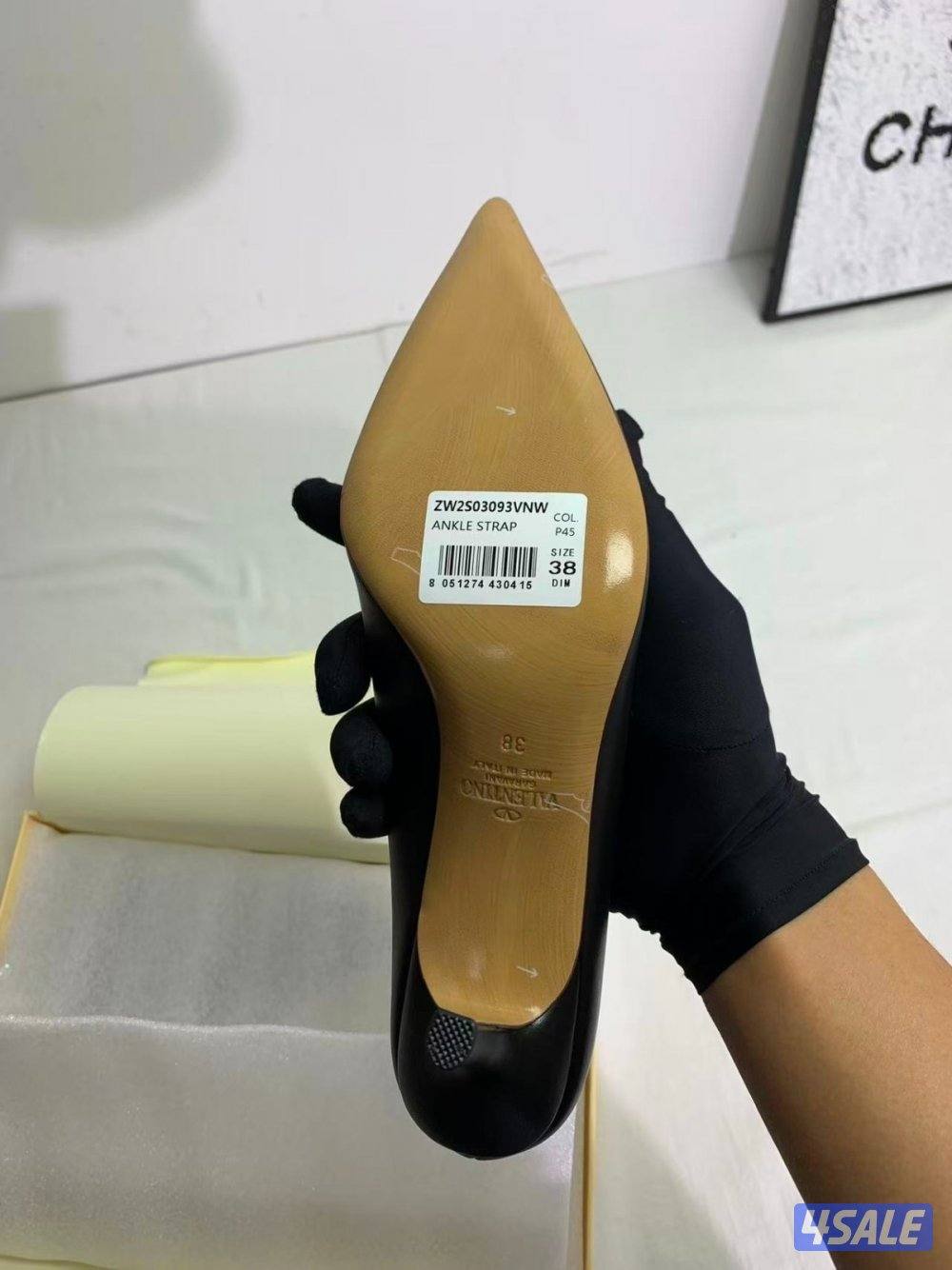 للبيع جوتي جديد فلنتينو اسود7