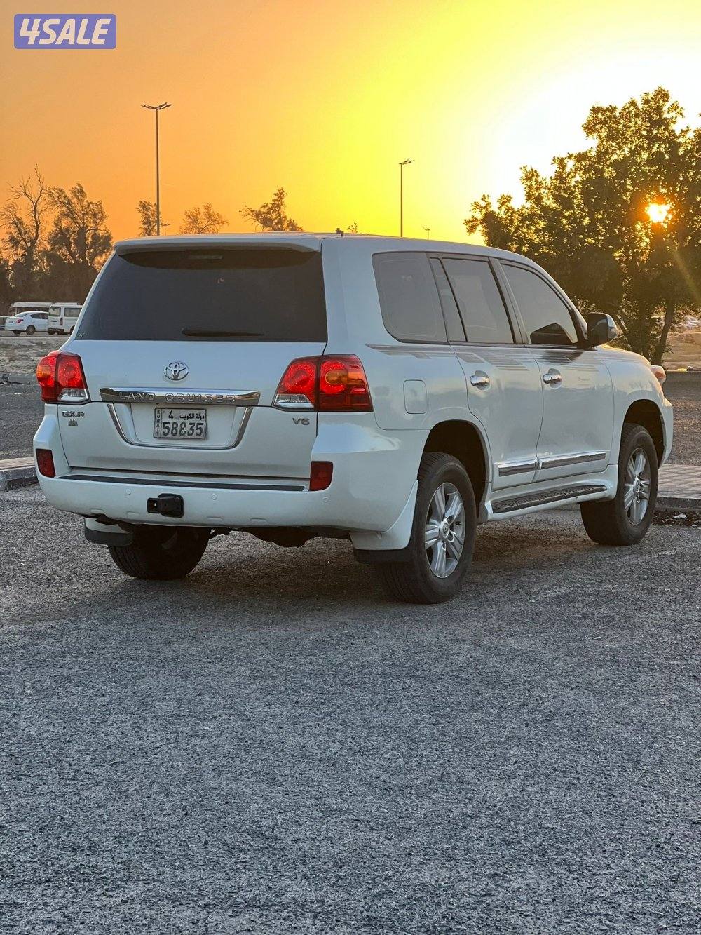 للبيع لاند  GXR موديل2014 ماشي390فقط الف قير عادي0