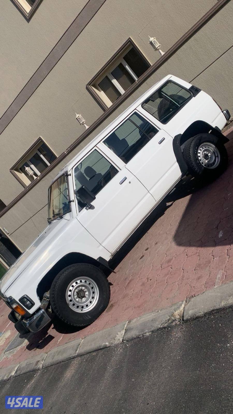 للبيع جيب سوبر سفاري نيسان 19963